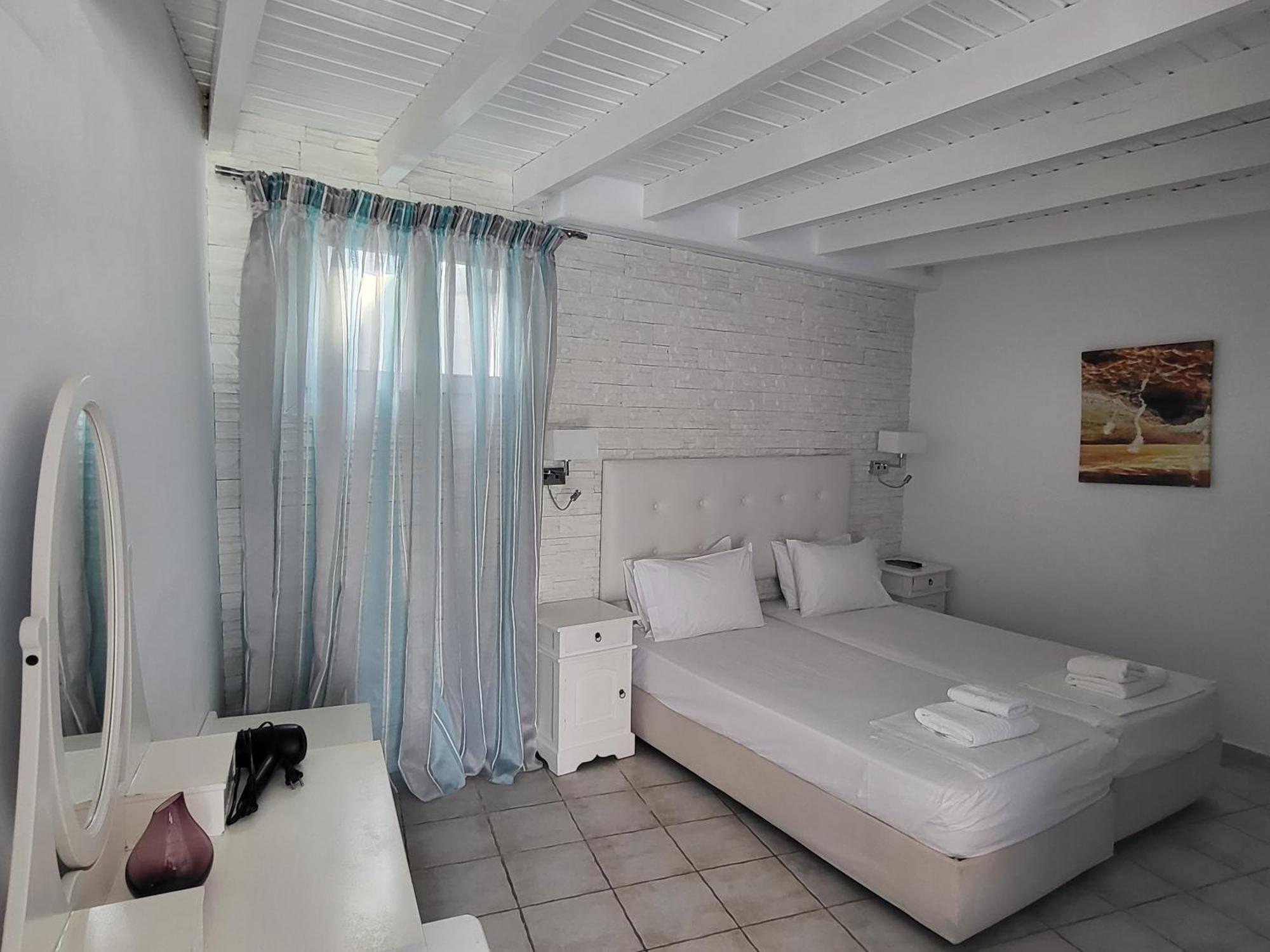 Casa Bianca Hotell Ornós Eksteriør bilde
